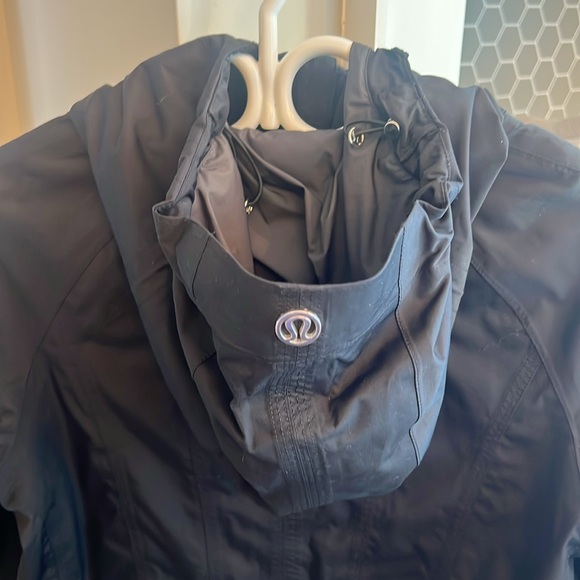 Lululemon rain coat - Picture 3 of 7